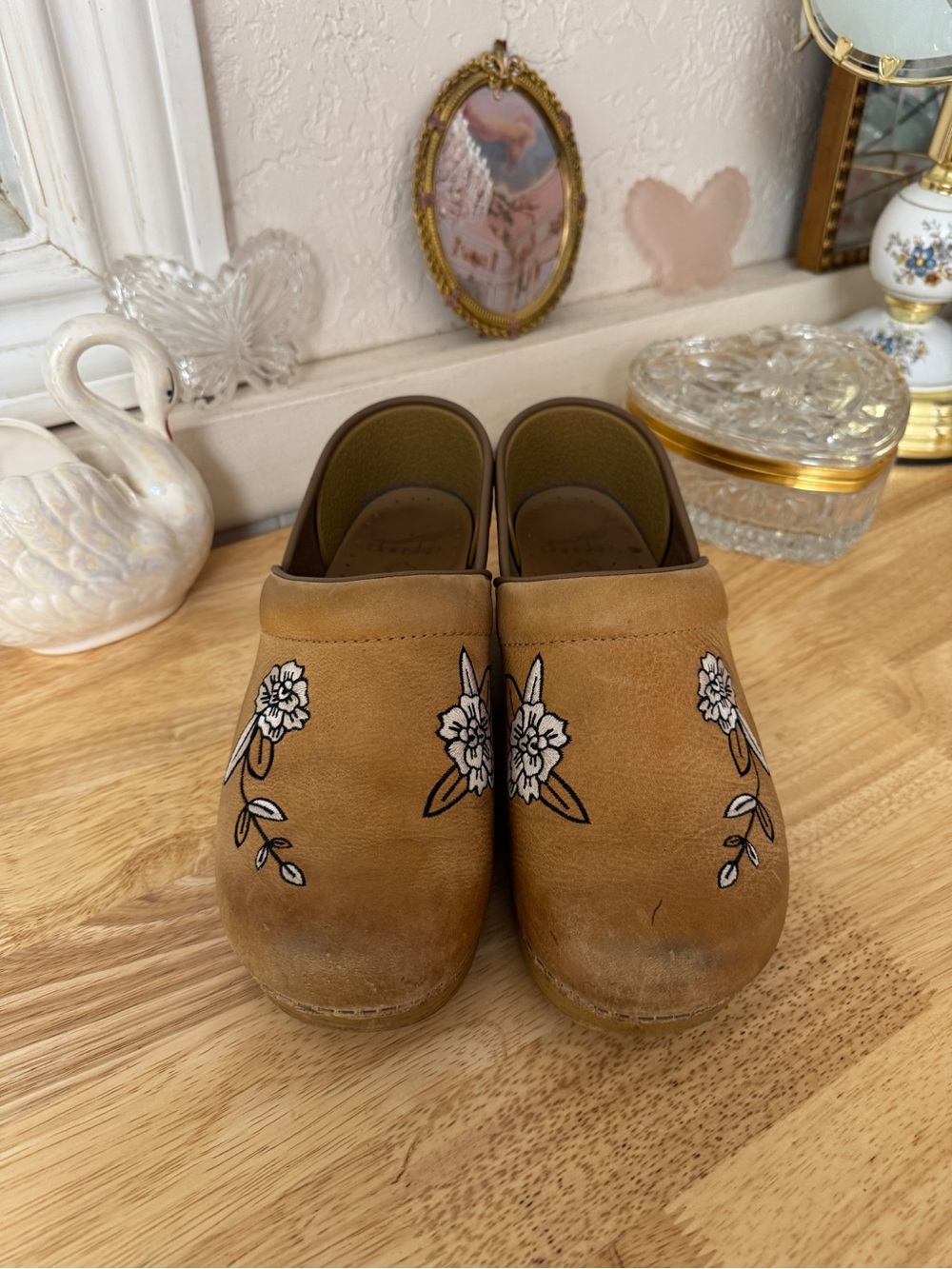 Dansko Floral Embroidered Brown Leather Clogs Size EU39-US8.5-9 Cottagecore Y2K - Picture 5 of 16